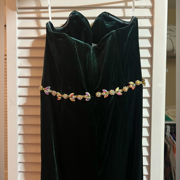 LuLu’s Green Velvet Strapless Formal Gown Dress - Picture 5 of 5